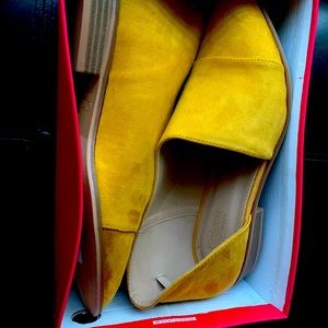 "Catherine Malandrino Sz 10 Pointed toe Swan D'orsay construction Gold Slip-on